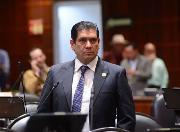 El Dirigente del PVEM y Legislador  Ernesto Núñez presenta la  iniciativa para sancionar la falsa atribución de paternidad